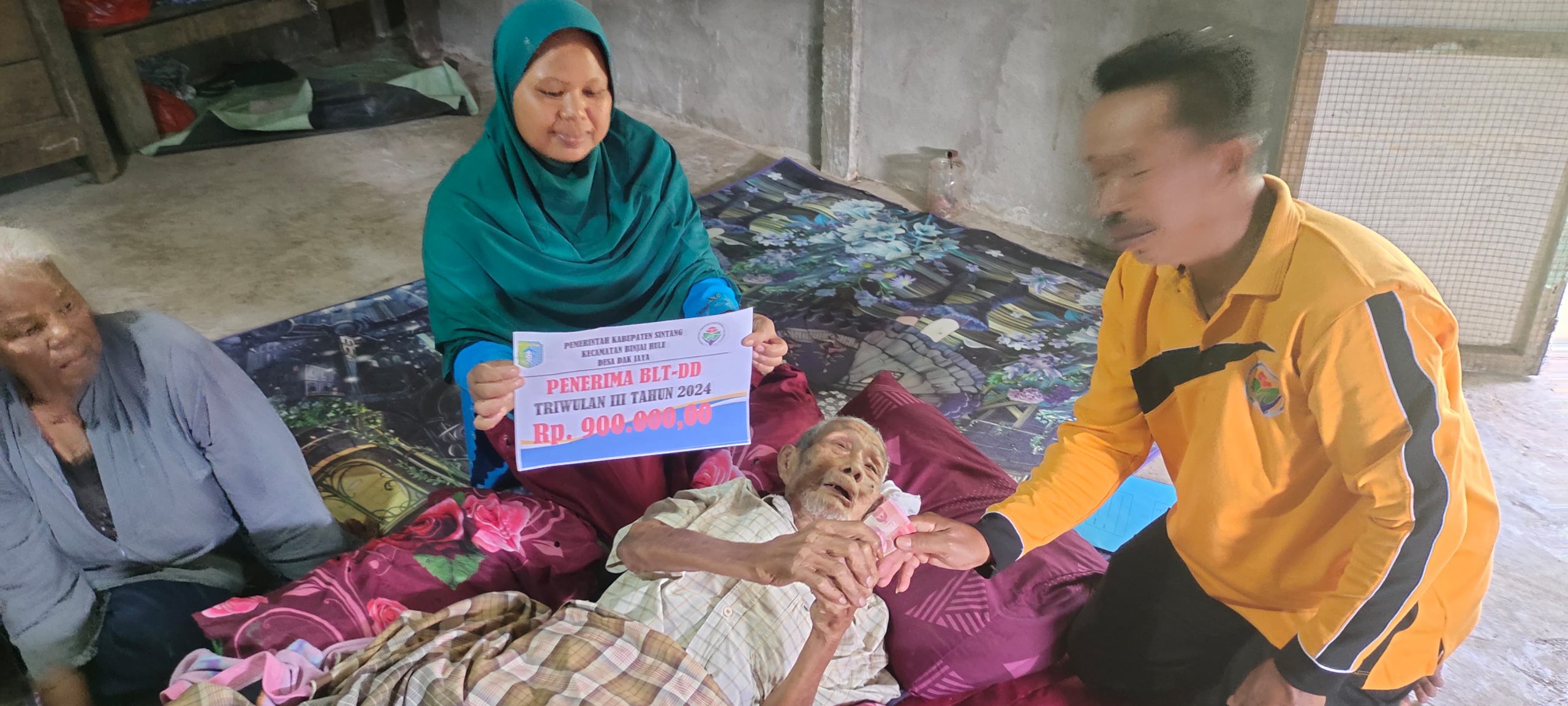 Dokumentasi Pengantaran BLT-DD Kerumah Salah Satu KPM